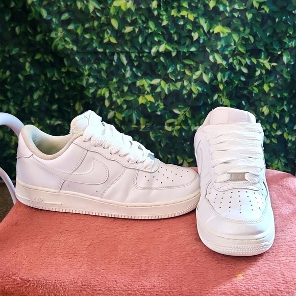 Nike Shoes - Nike Women's Air Force 1 '07